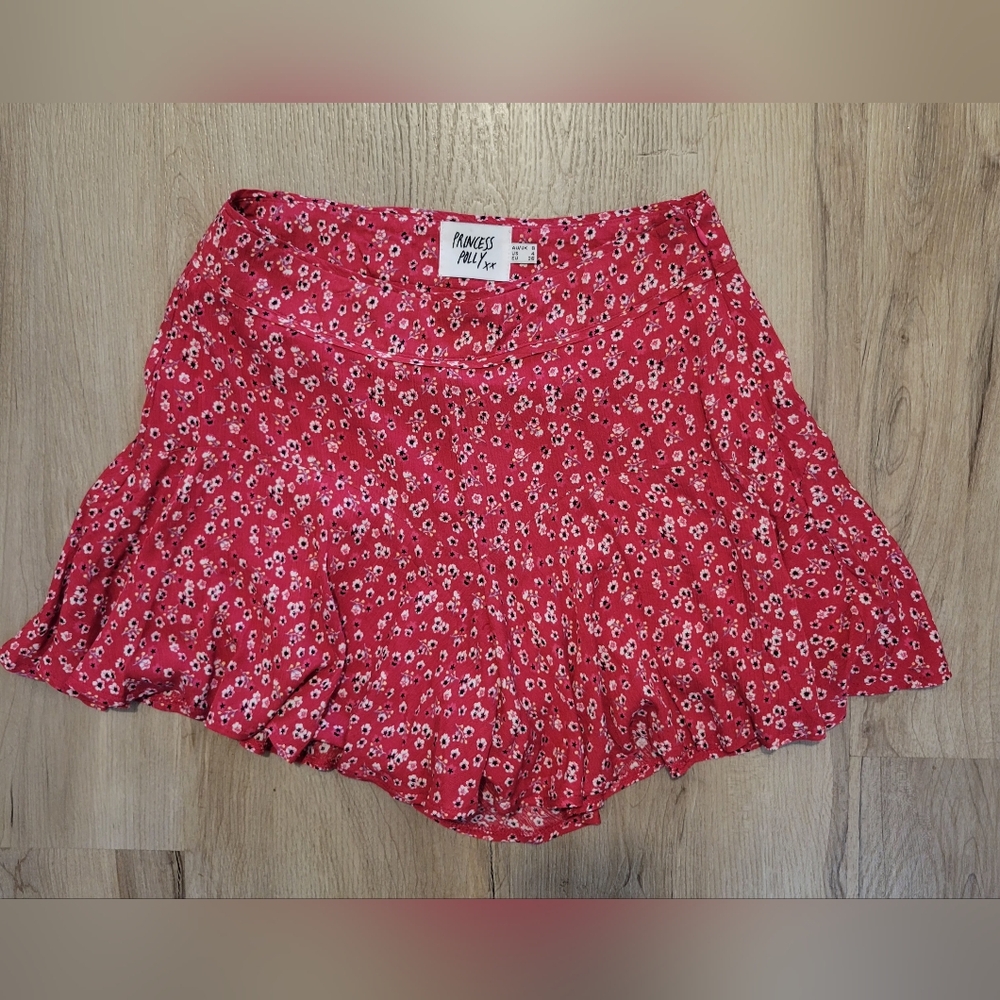 Princess Polly Red Floral Mini Skort Women's Size 4 Flowy Girly Cutesy